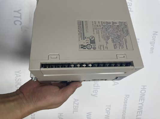 M12 निर्माण प्रकार Yaskawa SGD7S-180A30B202 उन्नत विशेषताओं के साथ एनालॉग नियंत्रण और ≤ 0.7 W बिजली विसर्जन