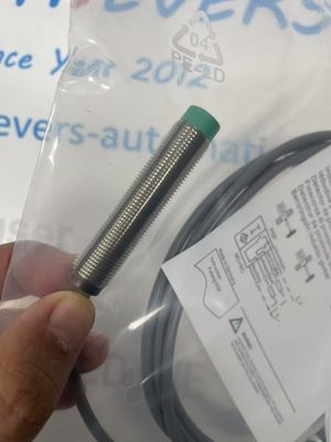Siemens 3RG4022-0CD00  INDUCTIVE PROXIMITY SWITCH
