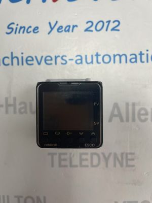 Omron E5CD-CX2A6M-000 डिजिटल तापमान नियंत्रकkg मूल सील उत्पाद संख्या BSW000R के साथ