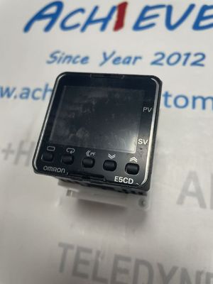 Omron E5CD-CX2A6M-000 डिजिटल तापमान नियंत्रकkg मूल सील उत्पाद संख्या BSW000R के साथ